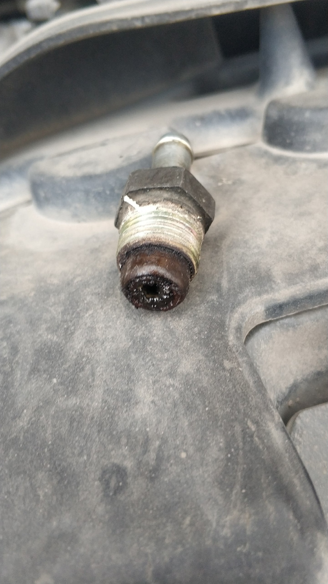 Клапан вентиляции картера gm 94580183. 2 дизель. Клапан картерных газов митсубиси. Клапан pcv принцип действия. Клапан pcv vg30e.