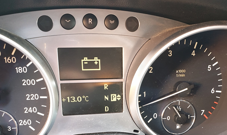 Батарейка "маленькая" — Mercedes-Benz M-Class (W164), 5 л, 2007 года ...