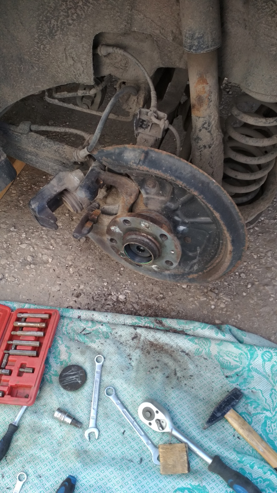 Замена заднего ступичного подшипника — Skoda Octavia A5 Mk2, 1,6 л ...
