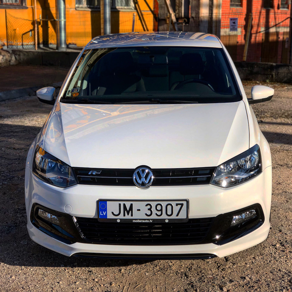 VW Polo sedan r line