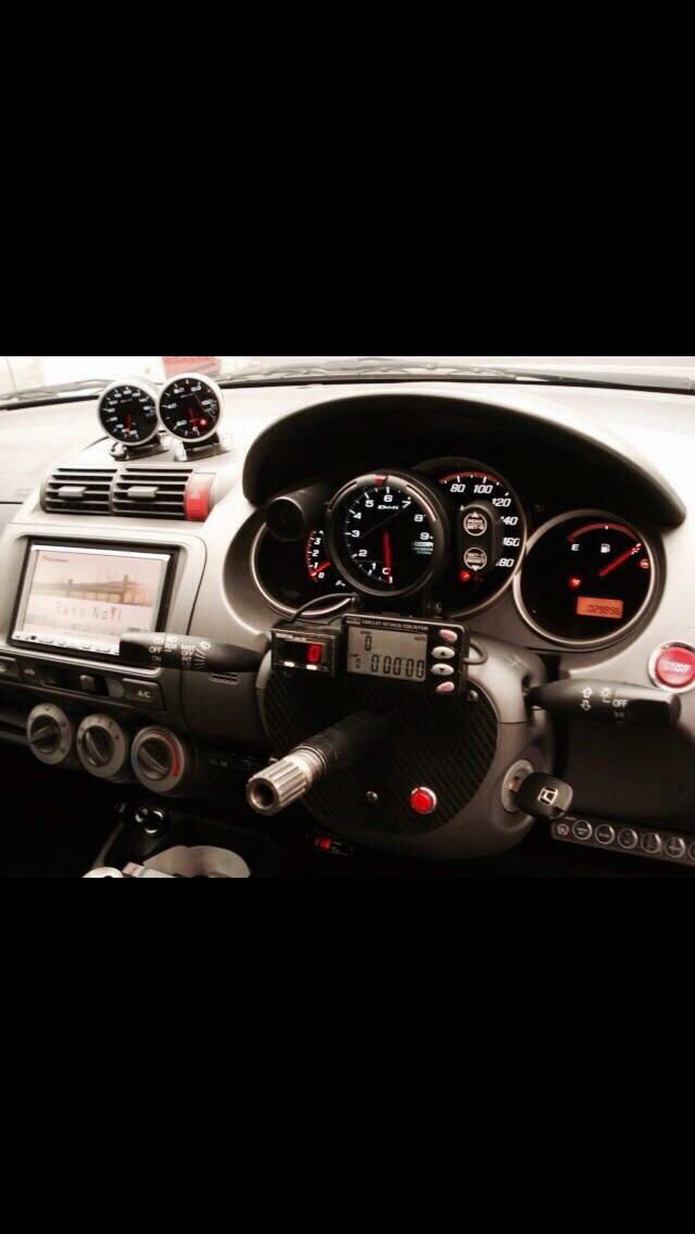 Ребят кто знает, когда мы на вариаторной каробке отпускаем либо ...