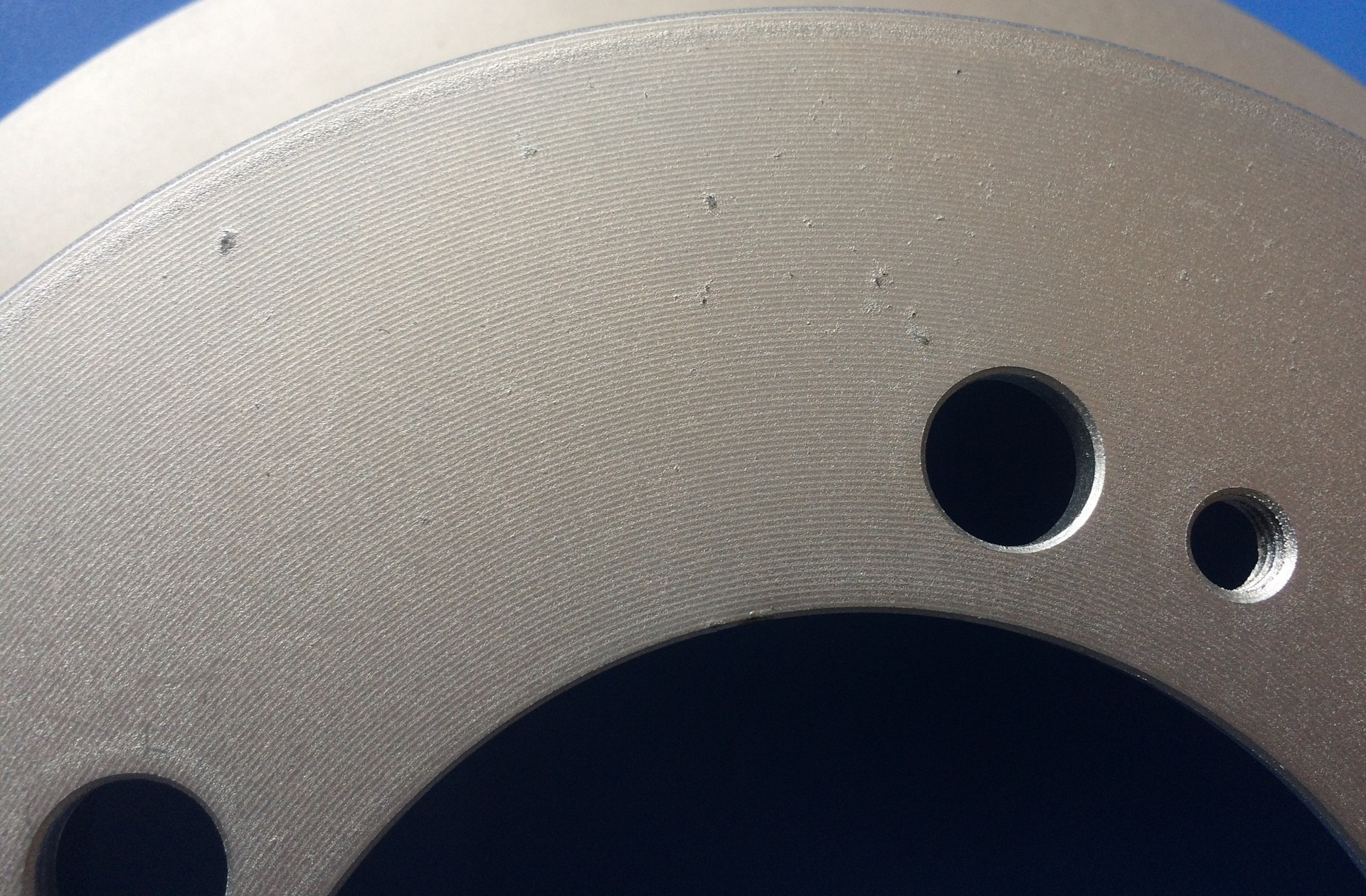 Тормозной диск metelli 230341. Оригинальные диски ауди й7 18 дюймов. Подлинность диска. Маркировка на тормозных дисках zimmermann. Пробитый литой диск.