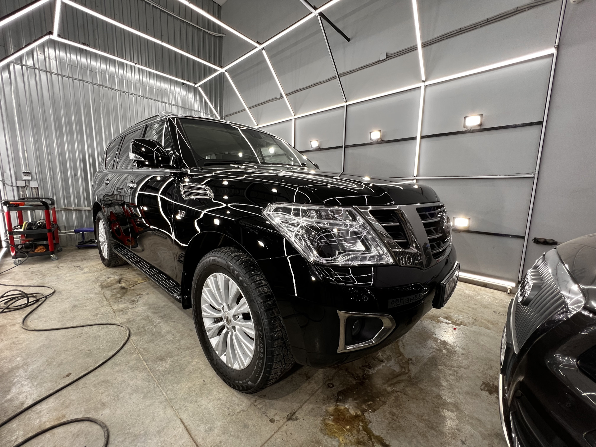 Восстановительная полировка и покрытие керамикой Ceramic Bond 9H на Nissan  Patrol Y62 — АвтоАтелье 