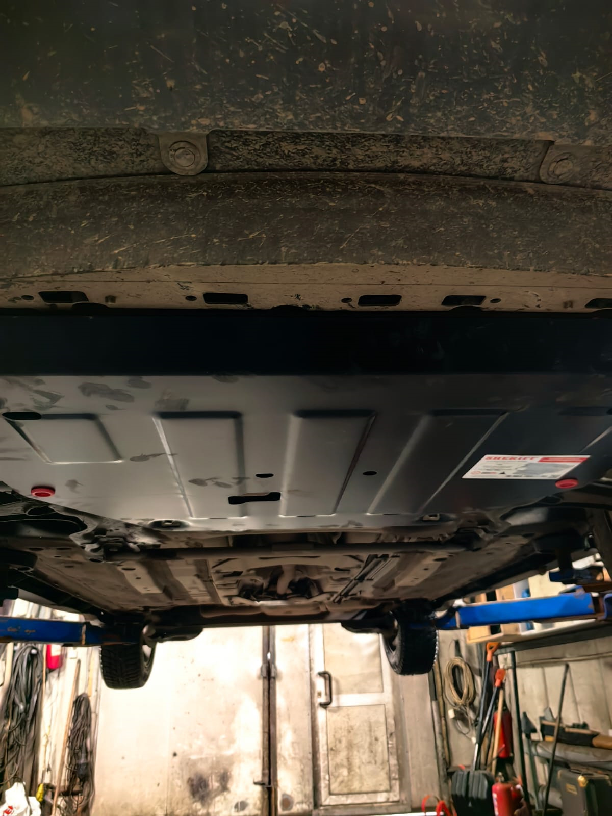 #8 — Установка защиты двигателя. — Nissan Note e-Power, 1,2 л, 2018 ...