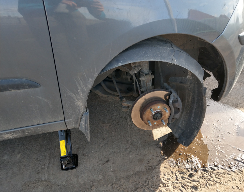 Самовольно вытекает жидкость омывателя из бака омывателя — Hyundai i10 ...