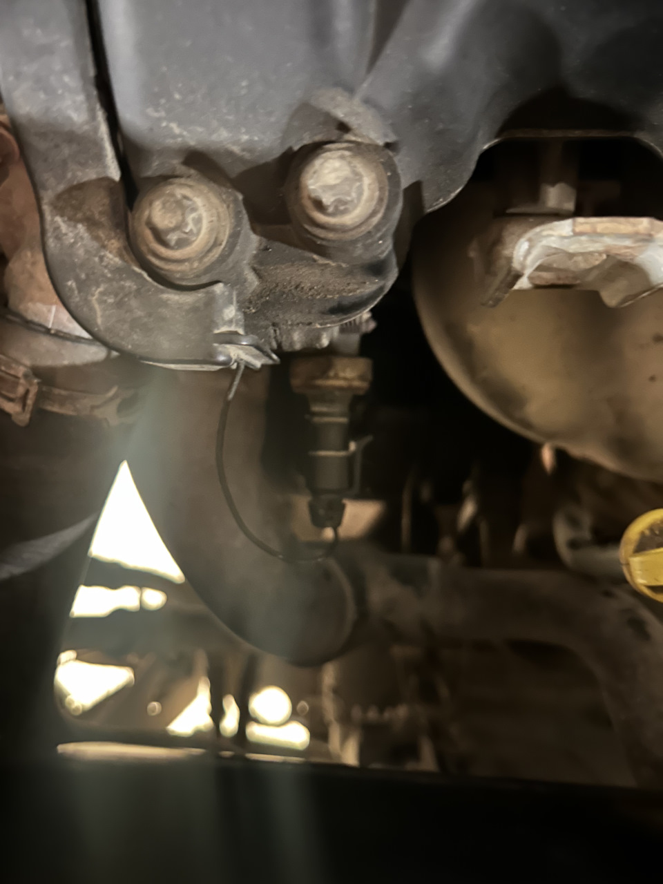 Santa fe датчик давления масла. 2. Hyundai santa fe датчик tpms. Датчик давления масла хендай санта фе 2. Santa fe датчик давления масла.