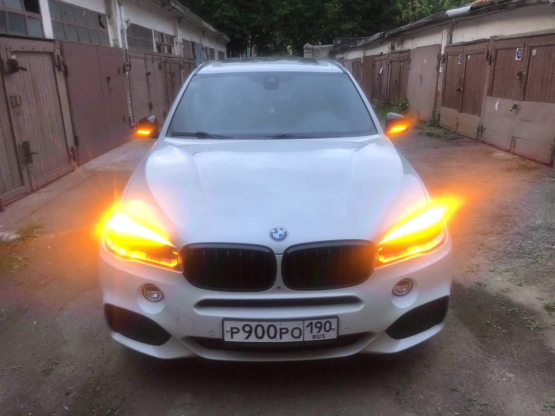 Bmw x5 горит поворотник