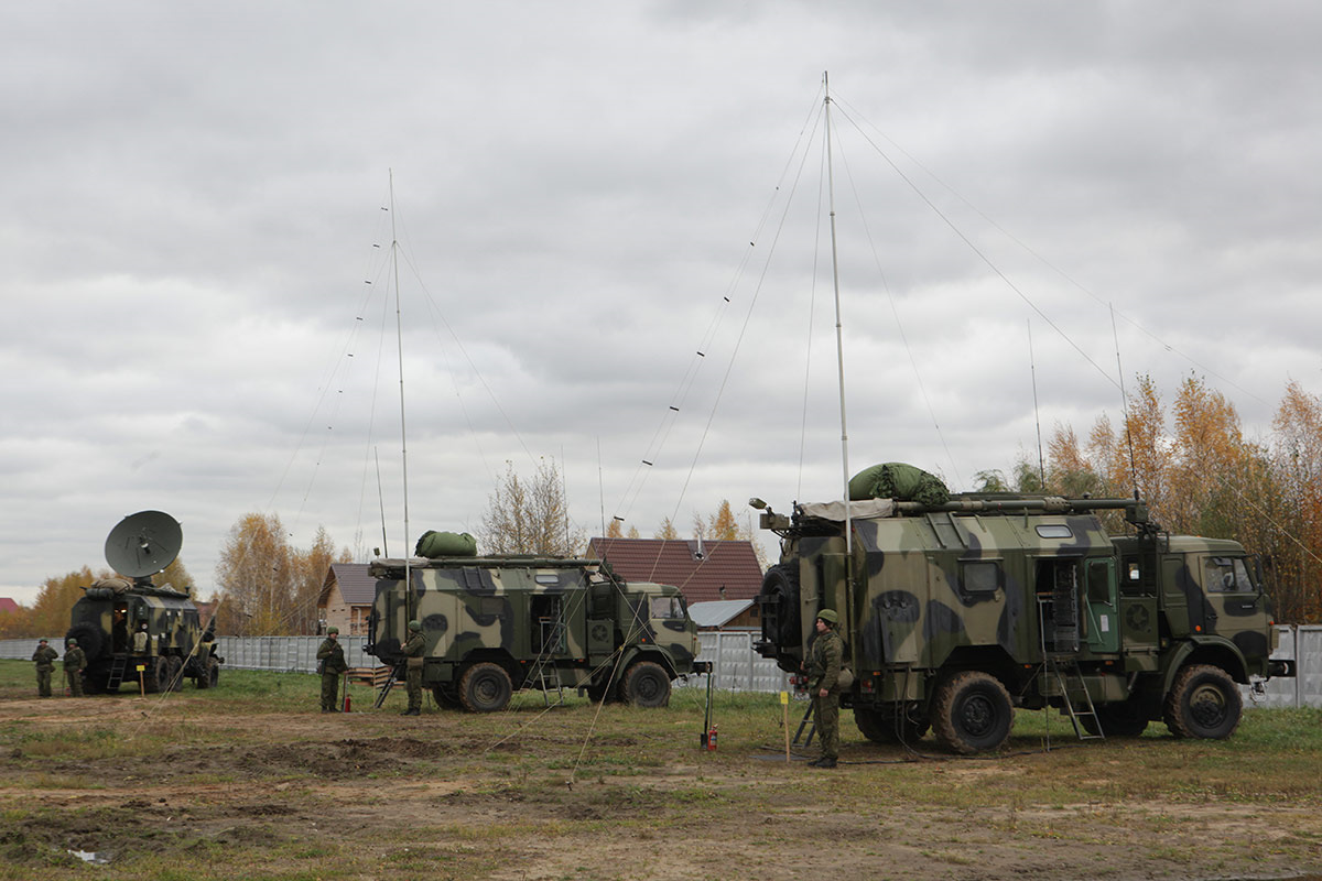 Пункт связи. Радиорелейная станция р-406 ВЧ. Р-441-ув. КАМАЗ радиорелейная станция. Р-429 радиорелейная станция.