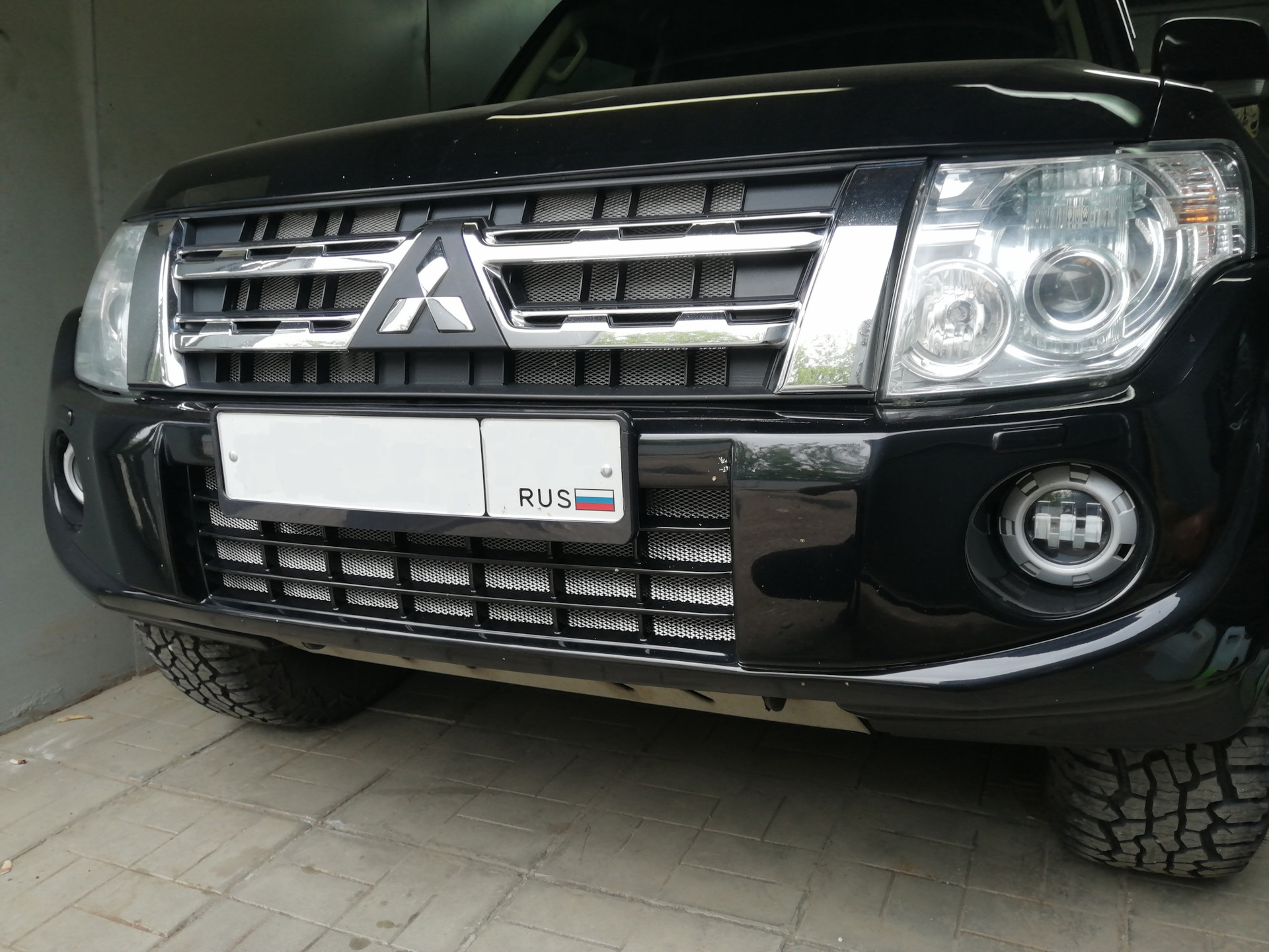 Алюминиевая сетка в бампер и решетку — Mitsubishi Pajero (4G), 3 л ...