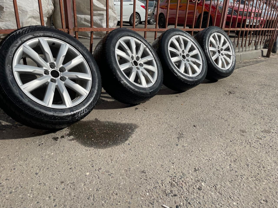 Шины зимние шипованные Gislaved 235/55 R19, литые диски Vag 8Jx19 ET39 ...