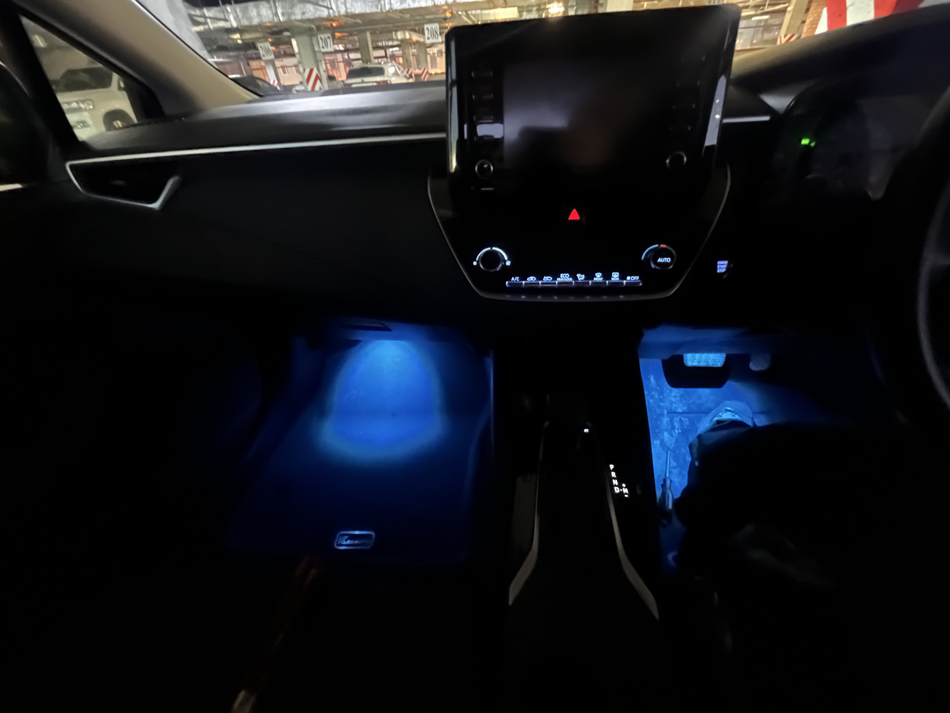 Подсветка ног. — Toyota Corolla Touring, 1,8 л, 2019 года | тюнинг | DRIVE2