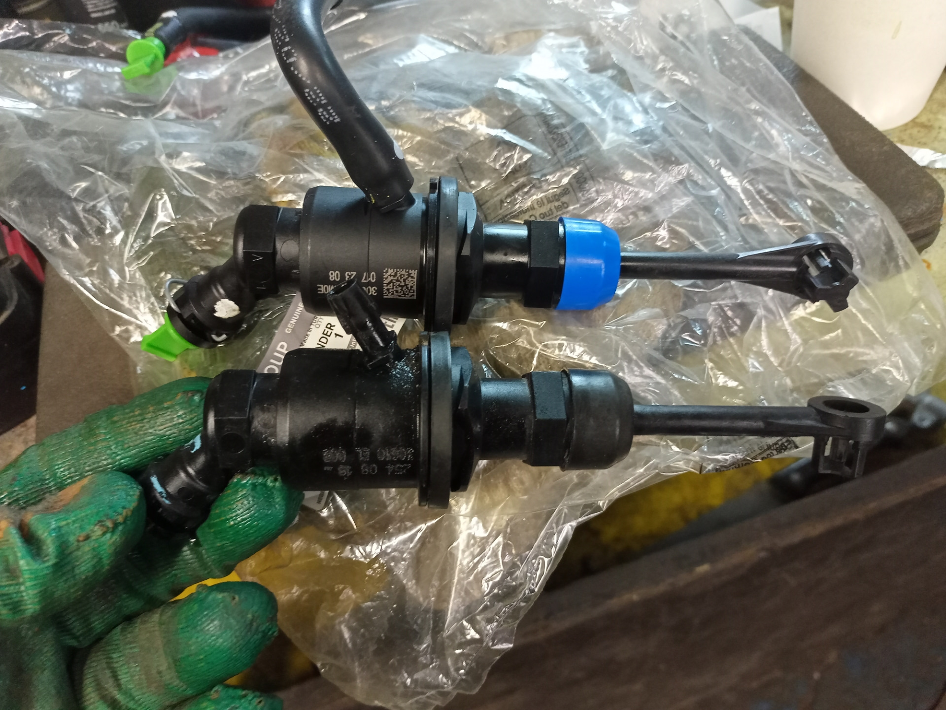 Замена главного цилиндра сцепления — Nissan Tiida (1G), 1,6 л, 2008 ...