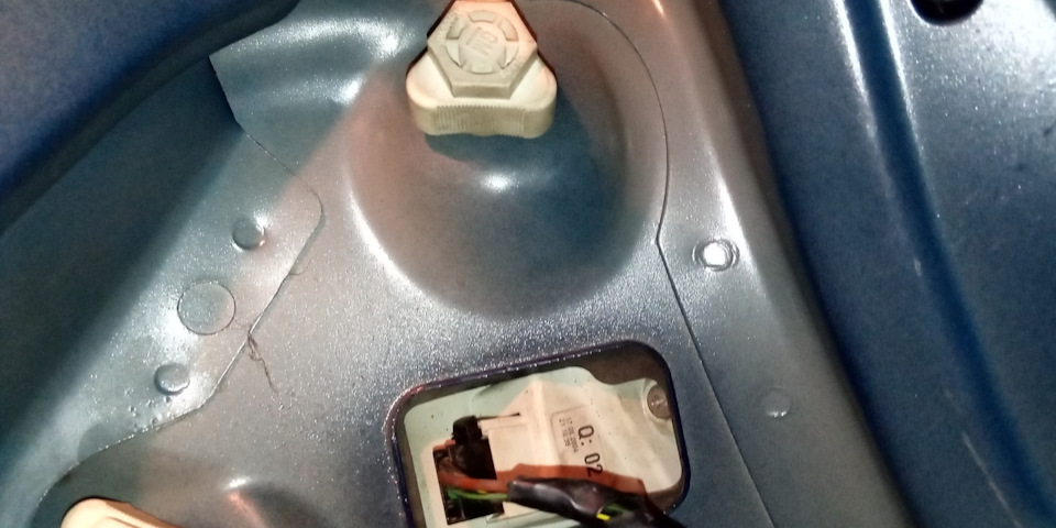 Замена лампочки в заднем фонаре — Opel Vectra C, 1,9 л, 2004 года ...