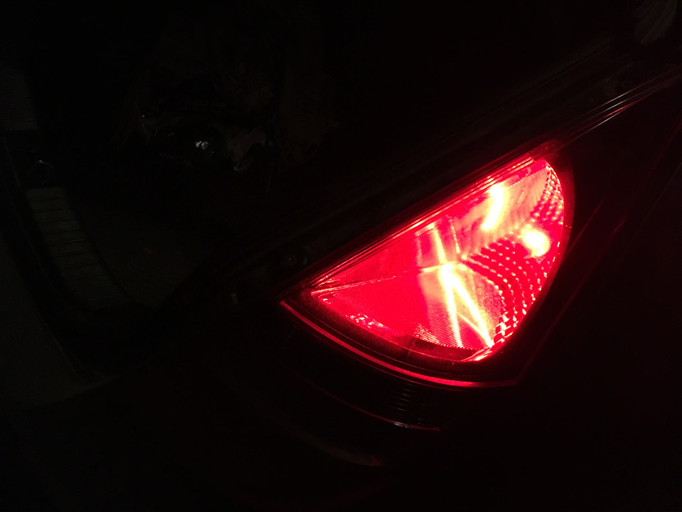 Замена лампочек стоп сигнала — Hyundai i30 (1G), 1,6 л, 2010 года ...