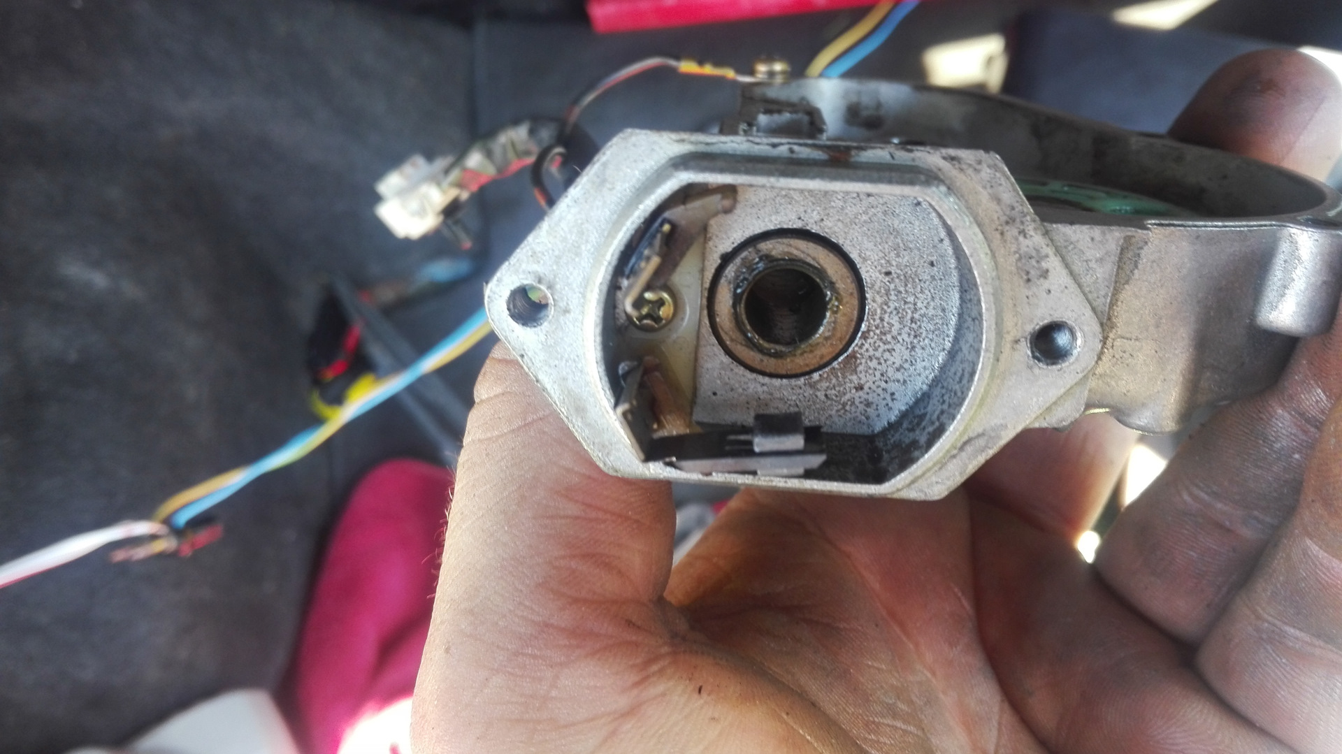 Subaru bh разъем моторчика стеклоочистителя. Не работает задний стеклоочиститель. Ремкомплект заднего стеклоочистителя outlander 1. Задний стеклоочиститель шток патфайндер 51. Реле заднего дворника калина 2 универсал.