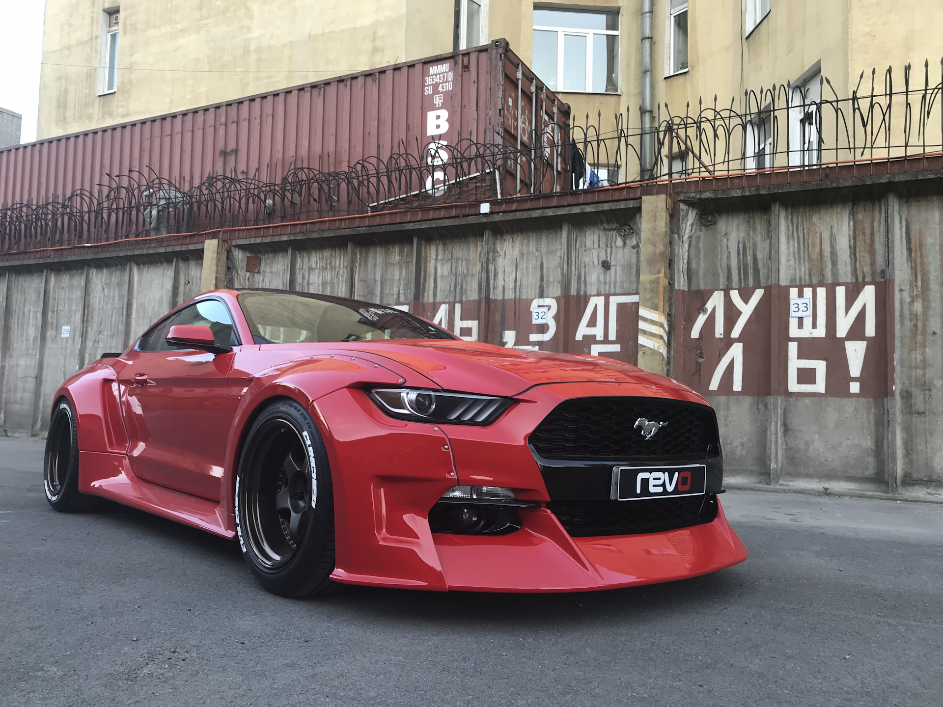 Два Ford Mustang 2.3 Ecoboost Revo Stage 2! Широкие и яркие! — Urban Racers  на DRIVE2