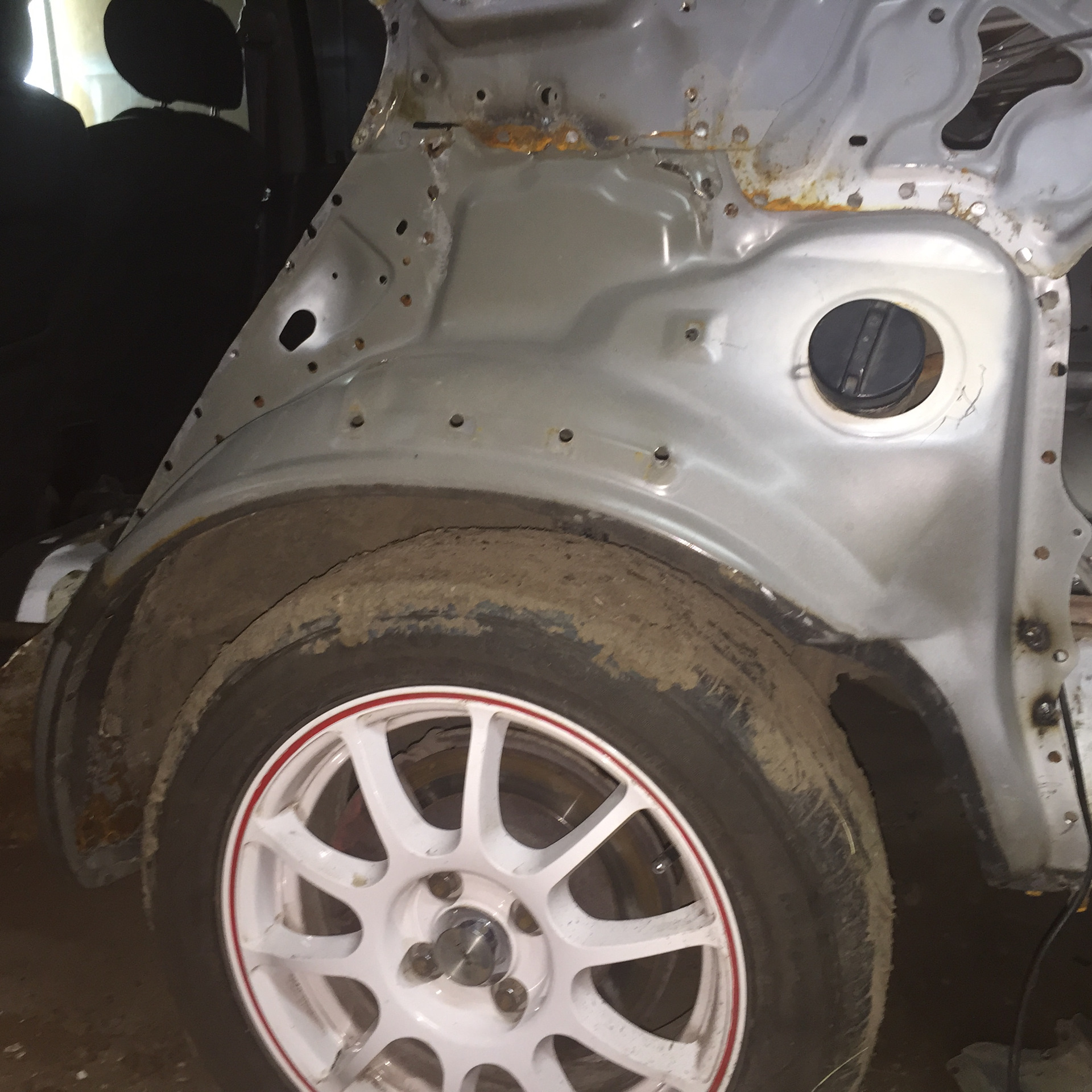 Как снять крыло на тойоте бб Замена заднего крыла - Toyota Sprinter (110), 1,6 л, 1997 года кузовной ремонт D