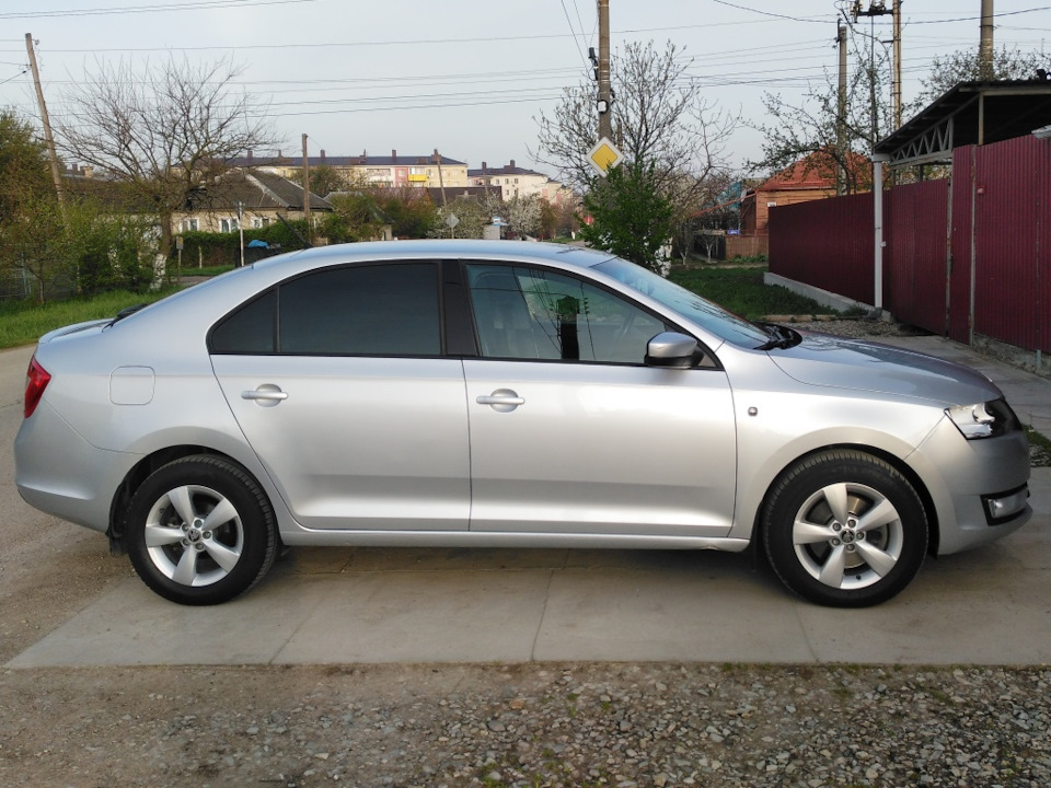 Шкода рапид r15. Skoda rapid белая r15. Диски на шкоду рапид r15. Шкода рапид r15. Skoda rapid белая r15.