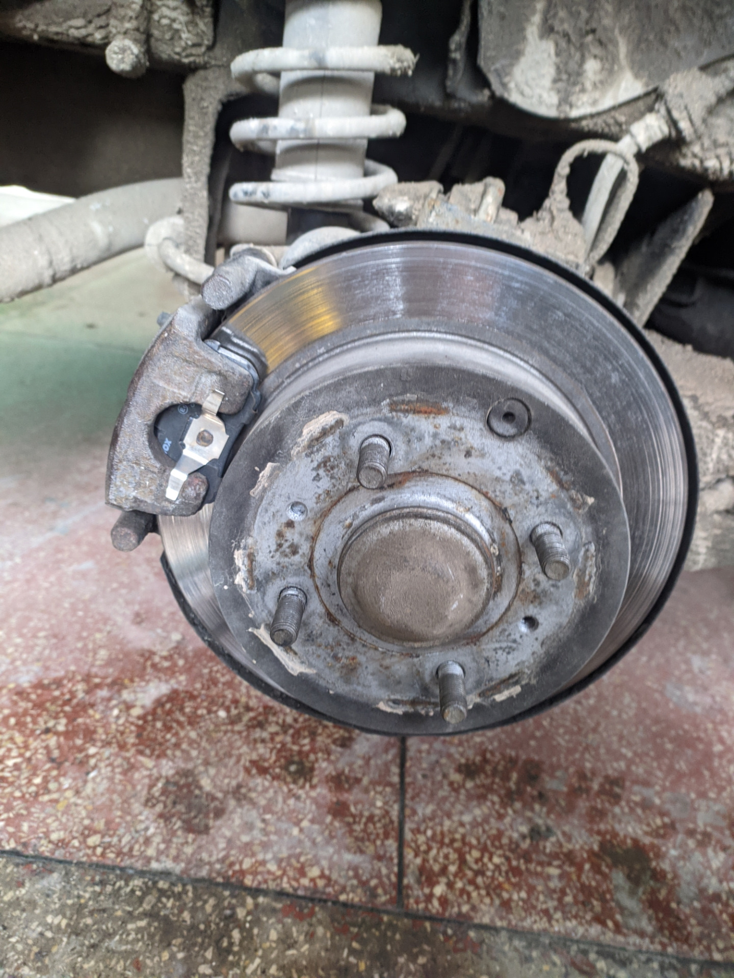 задние колодки аллион 260. плохо тормозит задний тормоз. тормозной цилиндр ваз 2107 заклинил. 5. колодки задние ваз 2107 и барабаны.