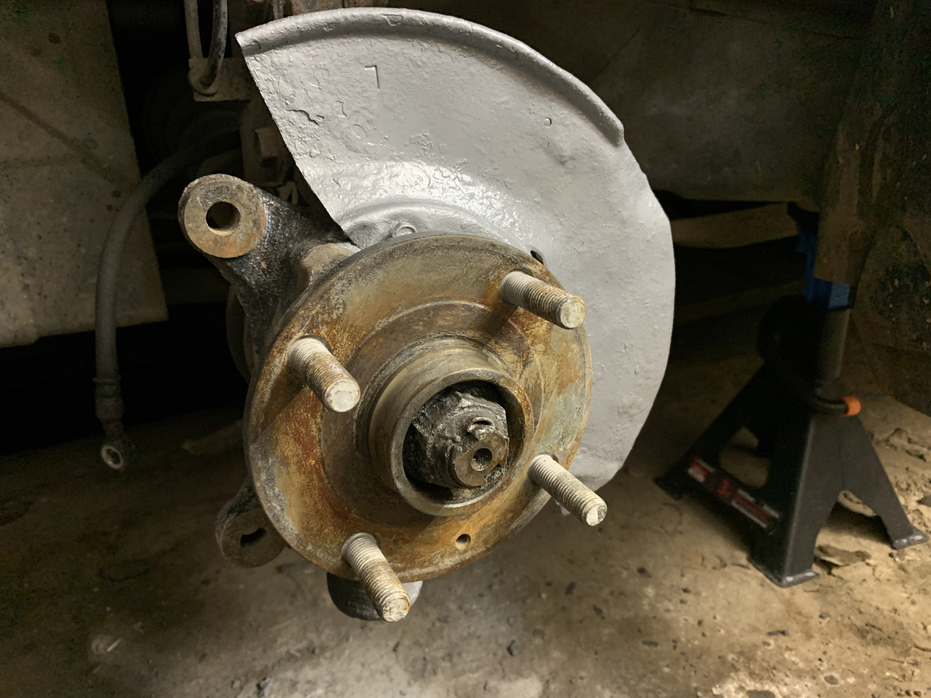 Крепление амортизатора