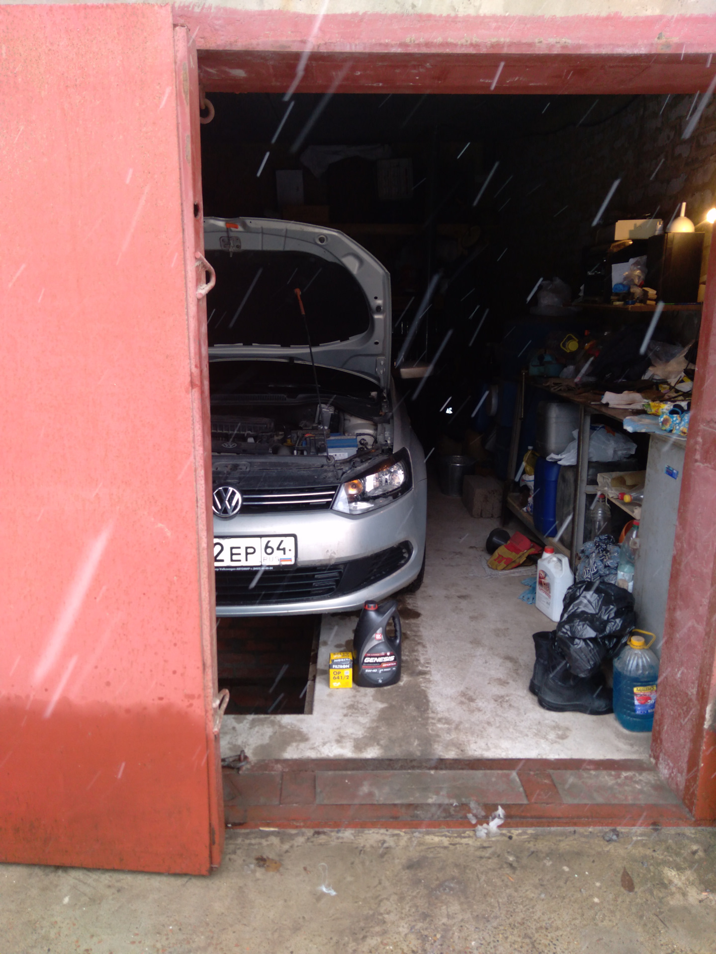 Замена масла, фильтра. — Volkswagen Polo Sedan, 1,6 л, 2013 года ...