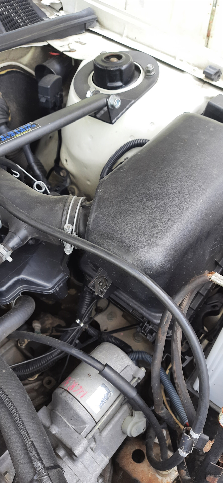 43 Болт в корпус воздушного фильтра — Toyota Camry Gracia, 2,2 л, 1997 ...