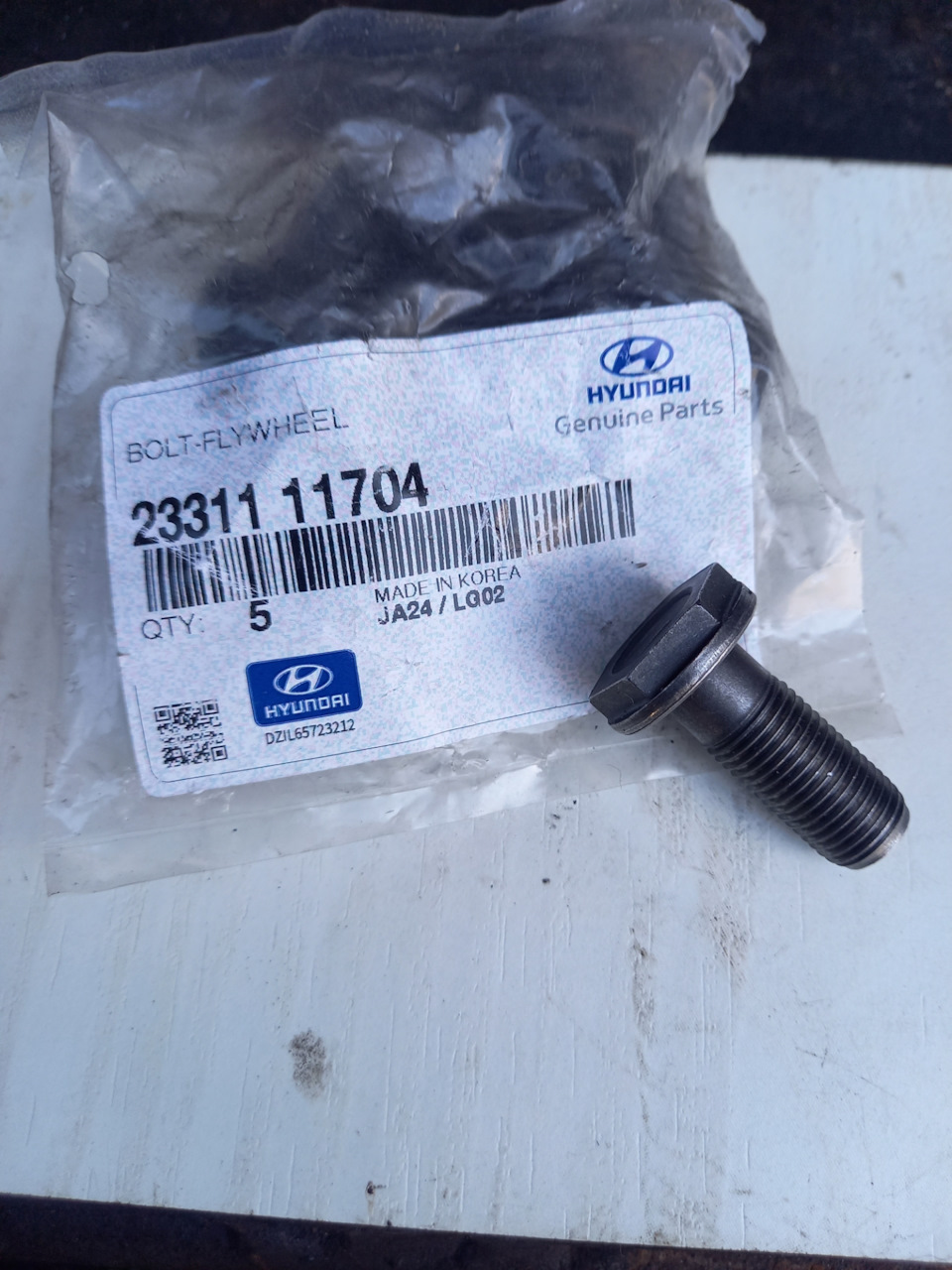 Оригинальные болты маховика — Hyundai Porter (3G). Запчасти на фото: 2331111704
