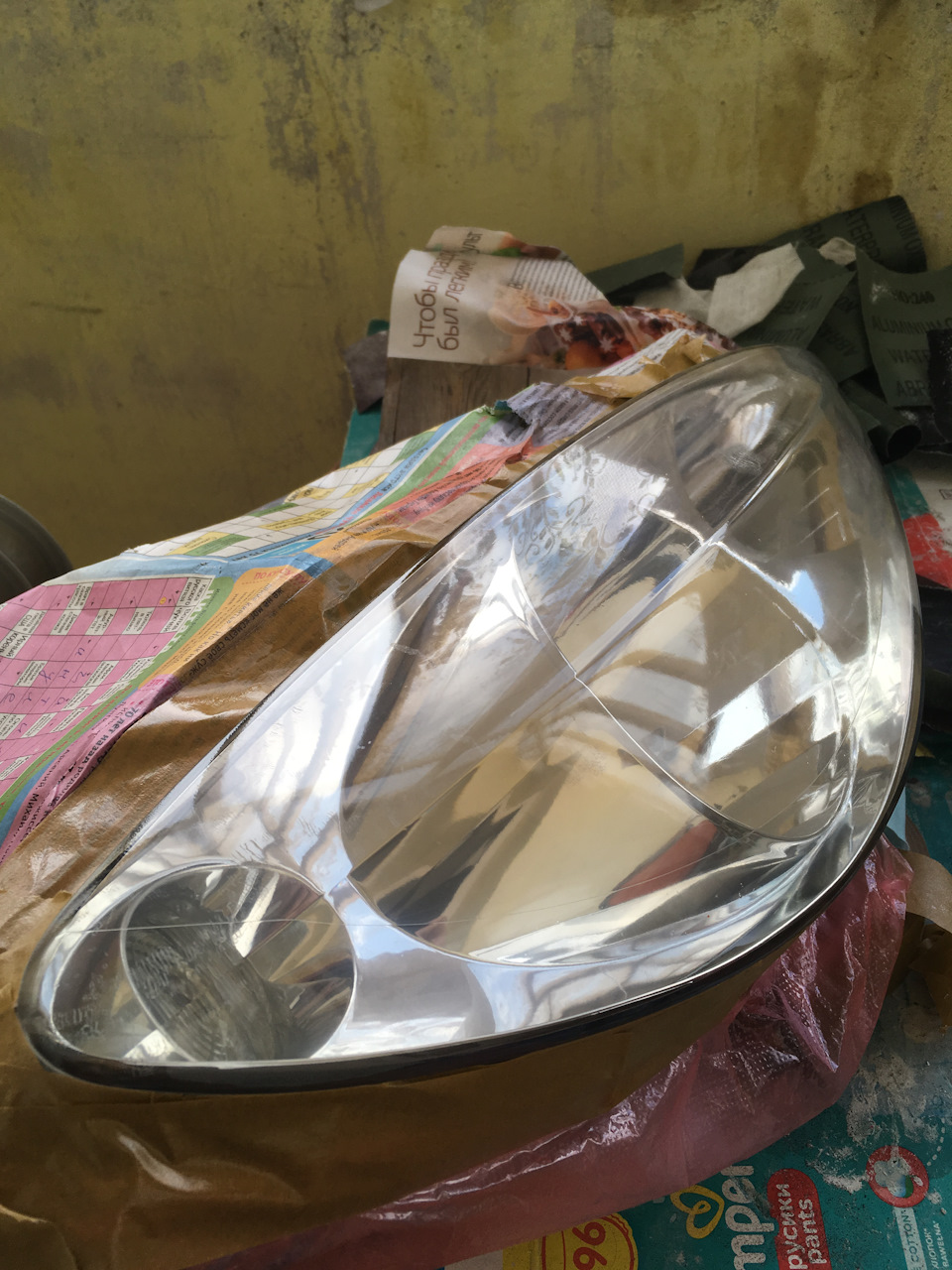 Покрытие фар лаком. Полиуретановый лак для фар. Защитный слой внутри фары. Полировка фар под лак. Покраска фар лаком из баллончика.