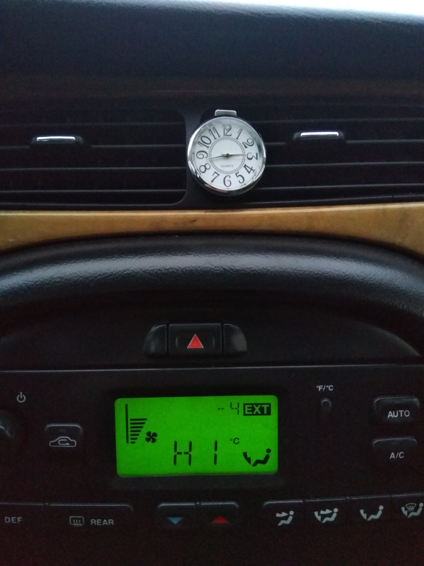 Часы и время которого не хватает — Jaguar XType, 2,5 л, 2002 года