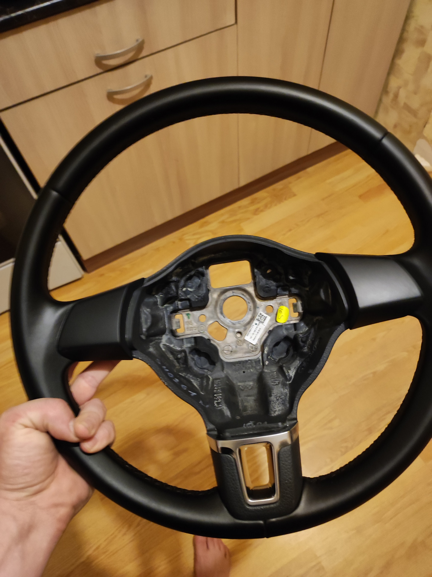 Кожаный руль — Volkswagen Polo Hatchback Mk5, 1,4 л, 2011 года | своими ...