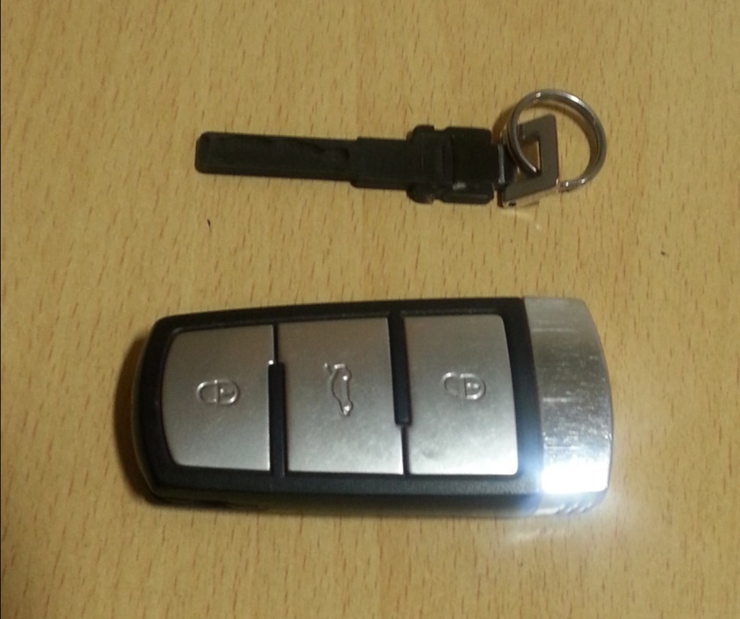 Сигнализация б6. Ключ Фольксваген Пассат б5. Ключ зажигания Фольксваген Пассат б6. VW Passat b6 ключ. Штатный ключ Пассат б5.