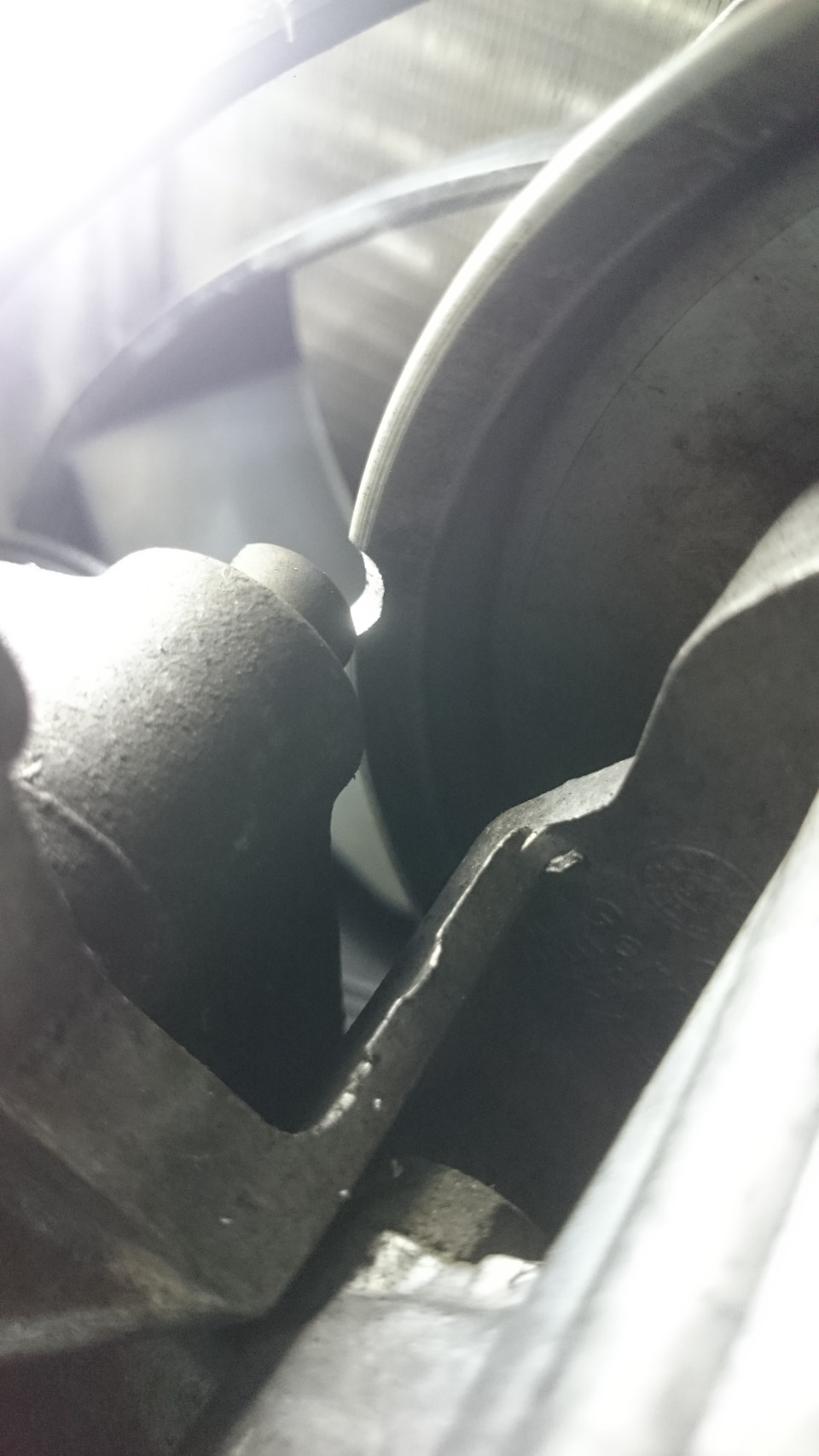 Пару движений круглым напильником — Audi A6 (C4)