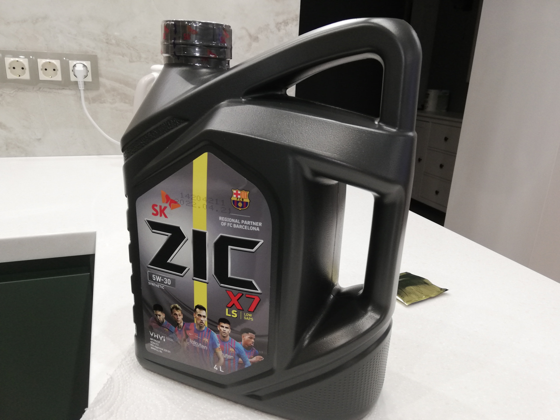 Зик масло фото канистр. Масло zic atf sp4. Зик атф сп3 артикул. Новые канистры зик. Лукойл dextron 3 гур.