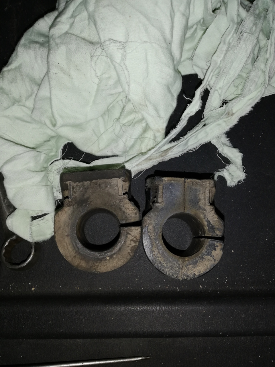 Замена втулок поперечного стабилизатора — Nissan Teana (J32), 2,5 л ...