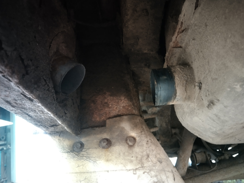 Патрубок заливной горловины ВАЗ 2104 — Lada 21043, 1,5 л, 2003 года ...