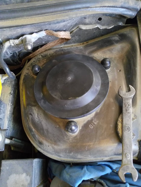 Заглушки передних стоек. — Lada Гранта Лифтбек (2G), 1,6 л, 2020 года ...