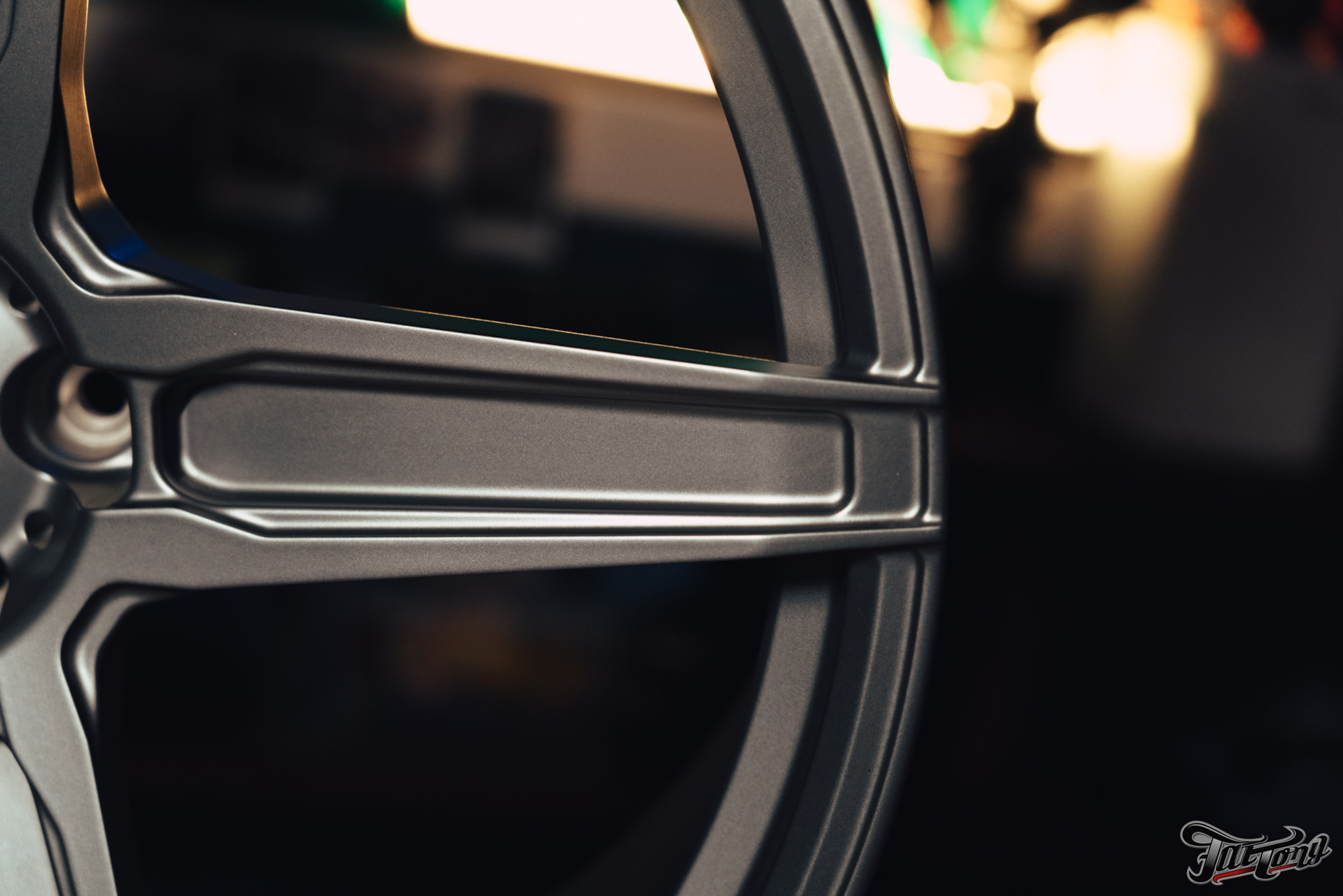 Хромированный диск. Витрина для автомобильных дисков. Диски sparco terra. Магазин автомобильных дисков. Двухсоставные диски 4х100м.