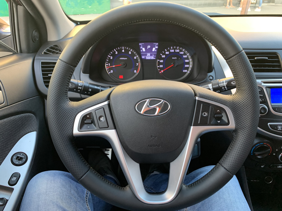 Руль и ручка АКПП в кожу — Hyundai Accent (4G), 1,4 л., 2013 года ...