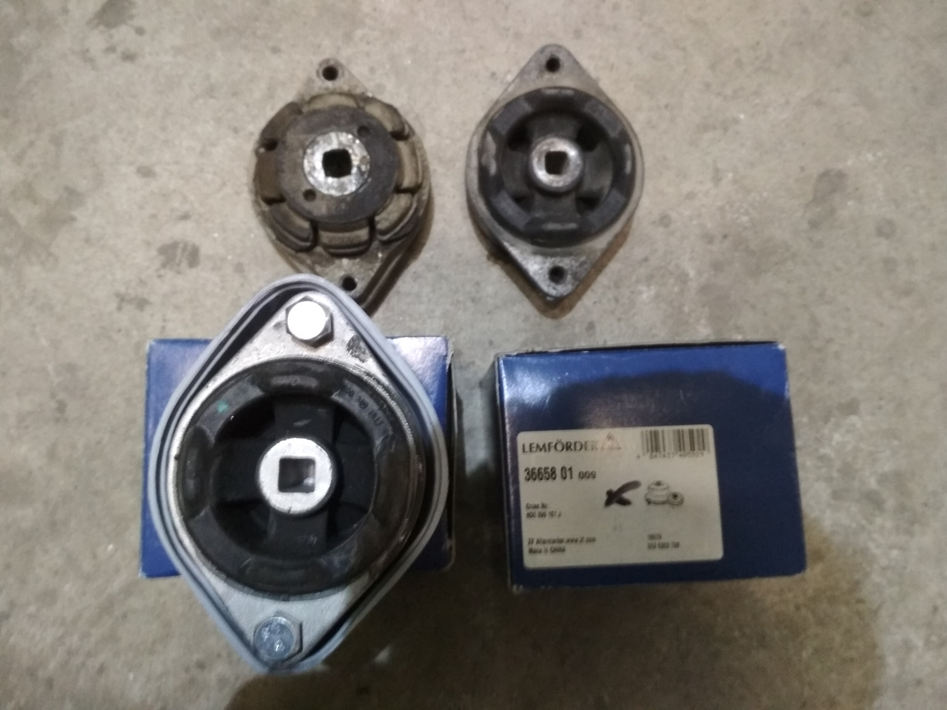 Опора двигателя ауди 80 б3 1. Подушки ауди 80 б3. Подушка коробки ауди 80 б3. Опора кпп ауди 80 б3. Опора подушки двигателя на ауди 80 б4.