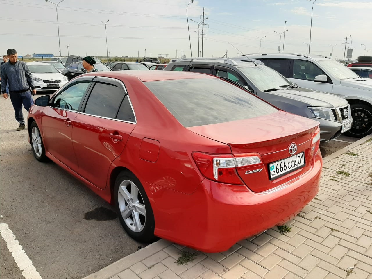 Toyota Camry 55 красная