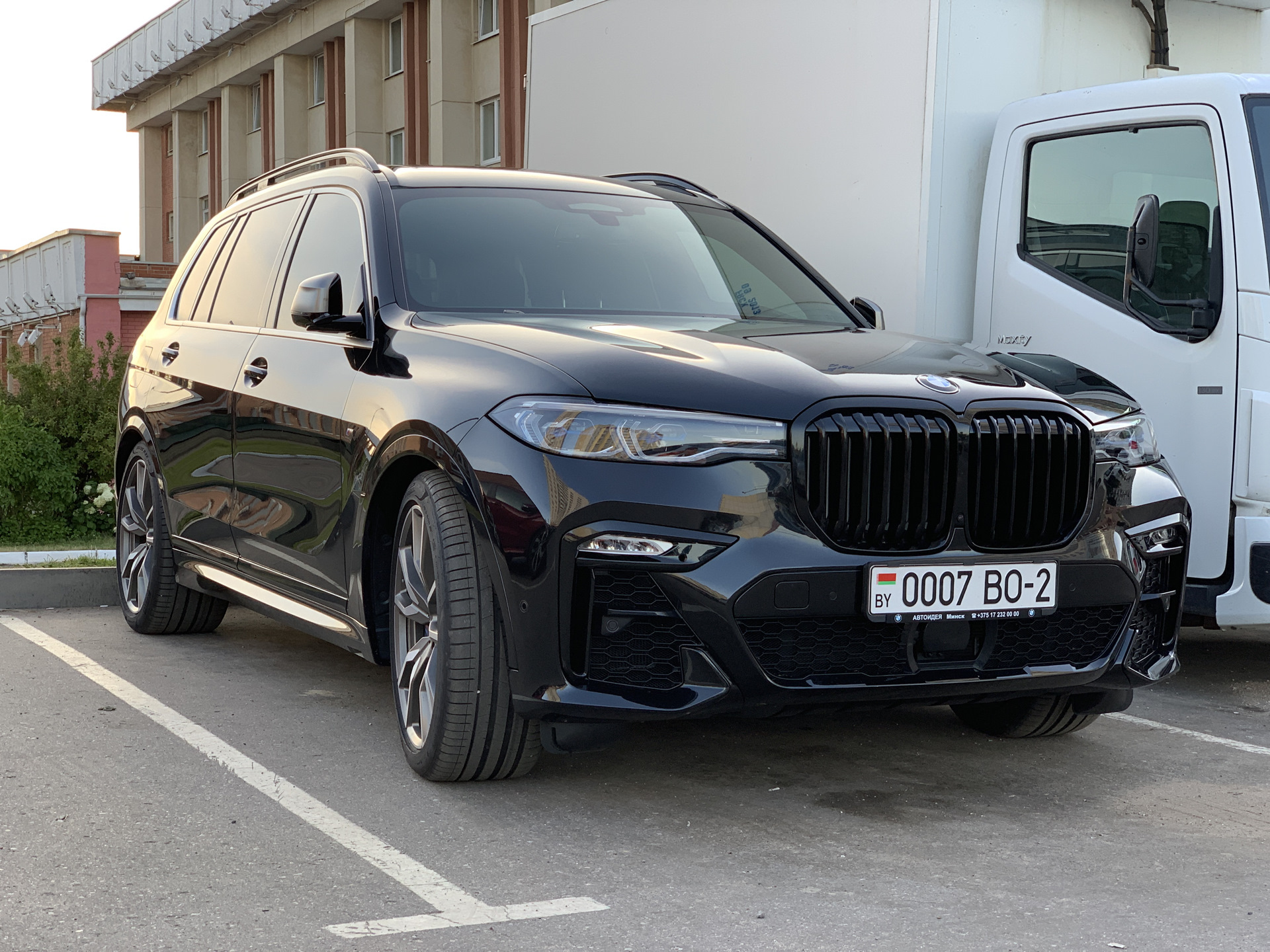 X7 black. BMW x7 m50d матовый. BMW x7 m50d черный. BMW x7 черный карбон. BMW x7 m50 Black.