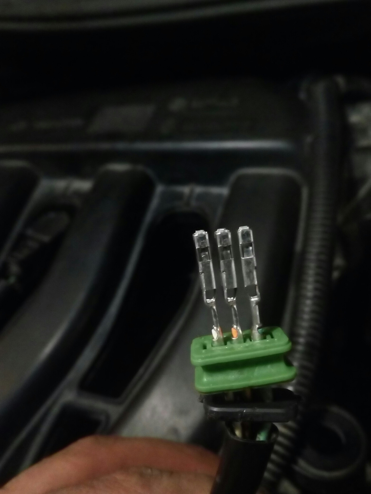 фишка датчика распредвала сценик 2. датчик абс меган 2 передний. разъём заднего фанаря уаз фермер. разъем датчика abs камаз. меган 2 разъемы датчиков.