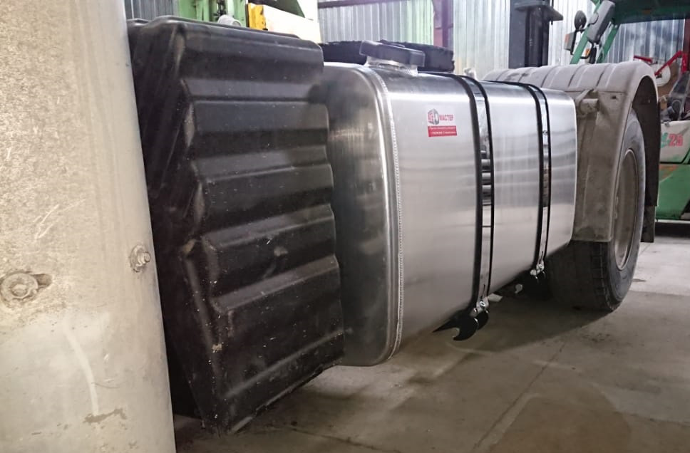 Бак маз 500 литров. Бак алюминиевый маз. Бак алюминиевый маз. Дополнительный бак маз 5440. Бак маз 800 литров топливный.