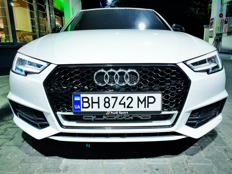 Решетка радиатора RS4 HoneyComb (вторая) — Audi A4 (B9), 2 л, 2018 года ...