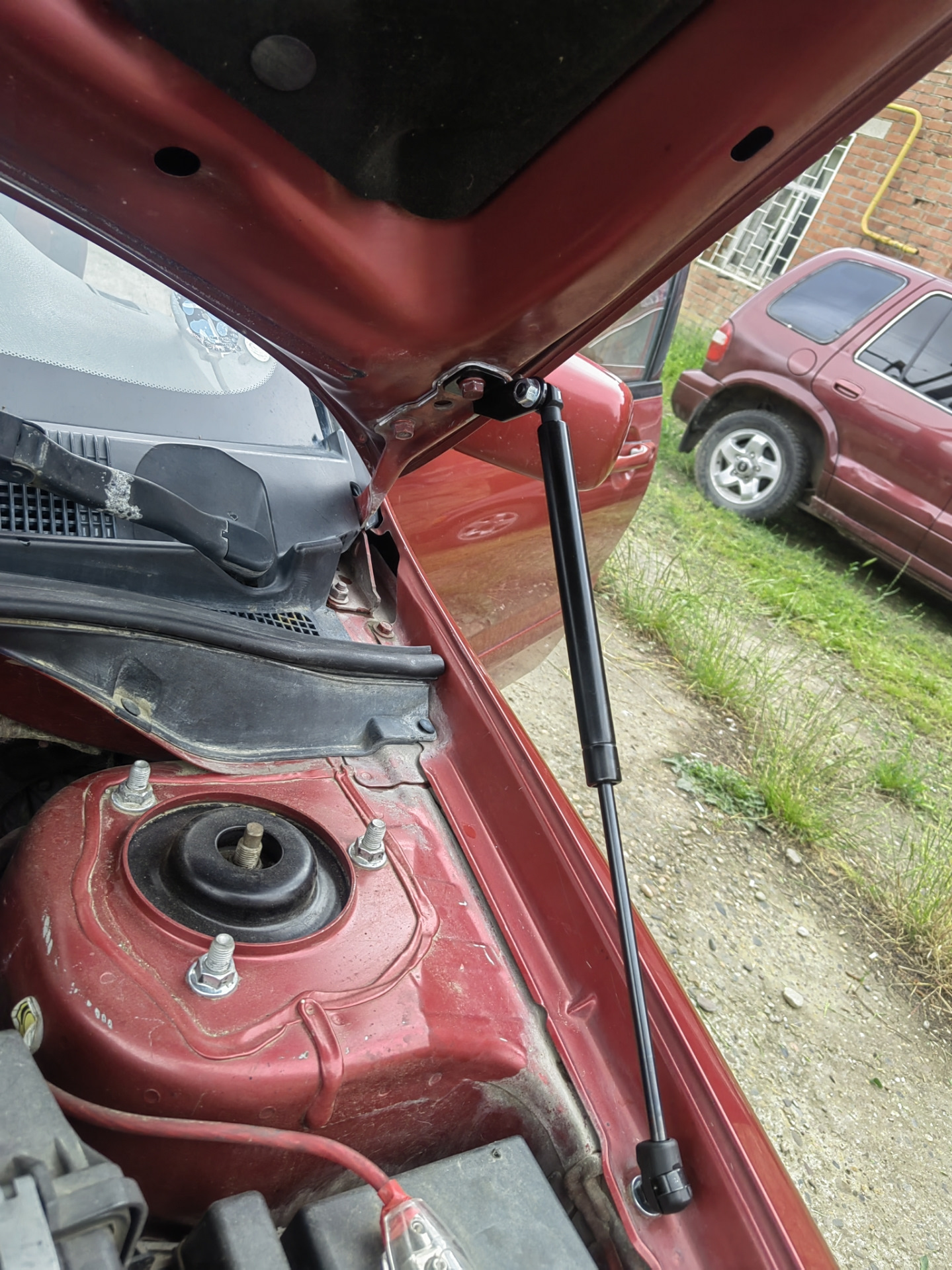 Газовые упоры капота Lancer 9 — Mitsubishi Lancer IX, 1,5 л, 2005 года ...