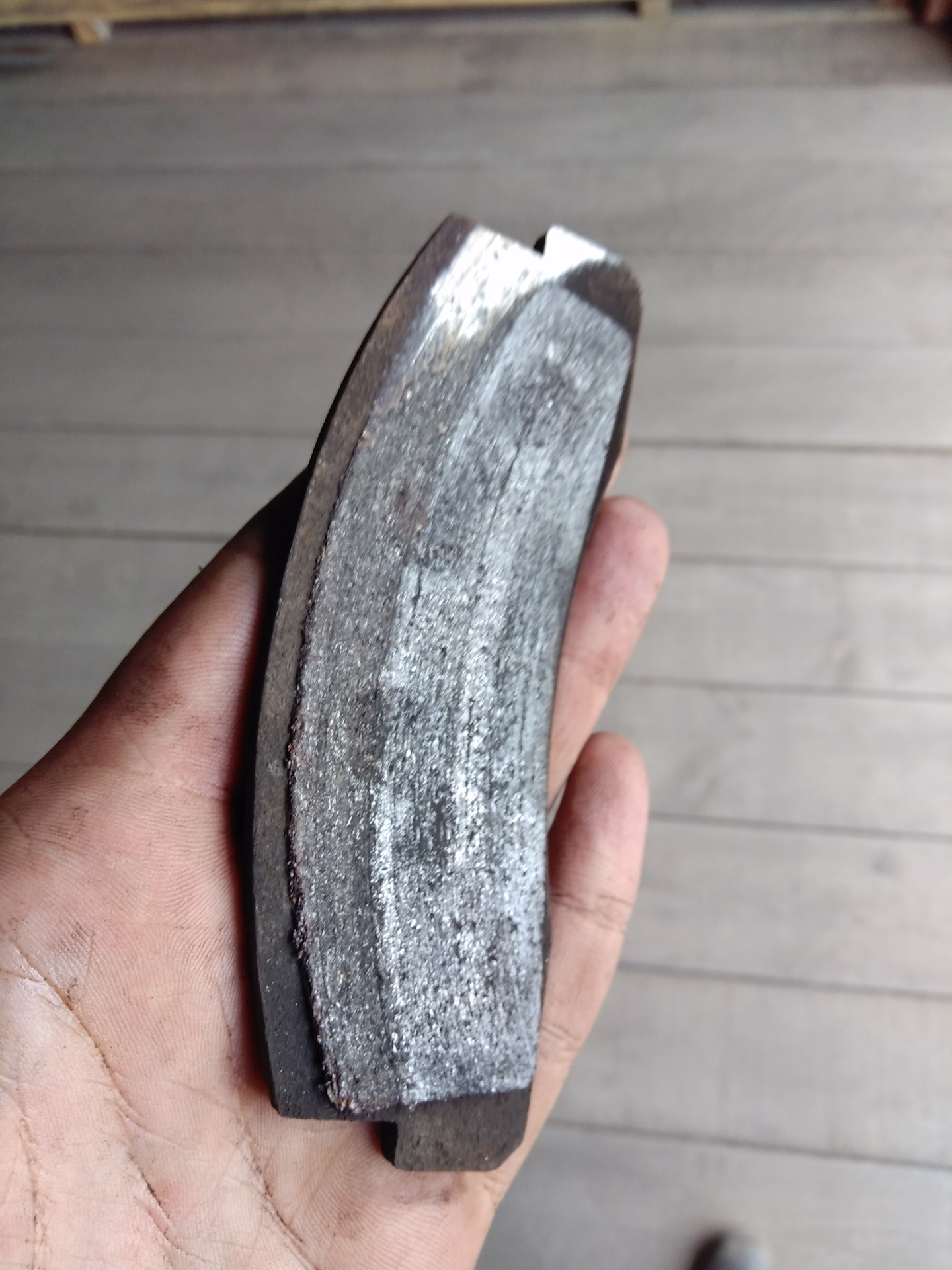 задние тормозные колодки ваз 2106. клепаем колодки на газель. суппорта r15 торнадо на ладу. камушек между колодкой и диском. переклепать тормозные колодки на камаз.