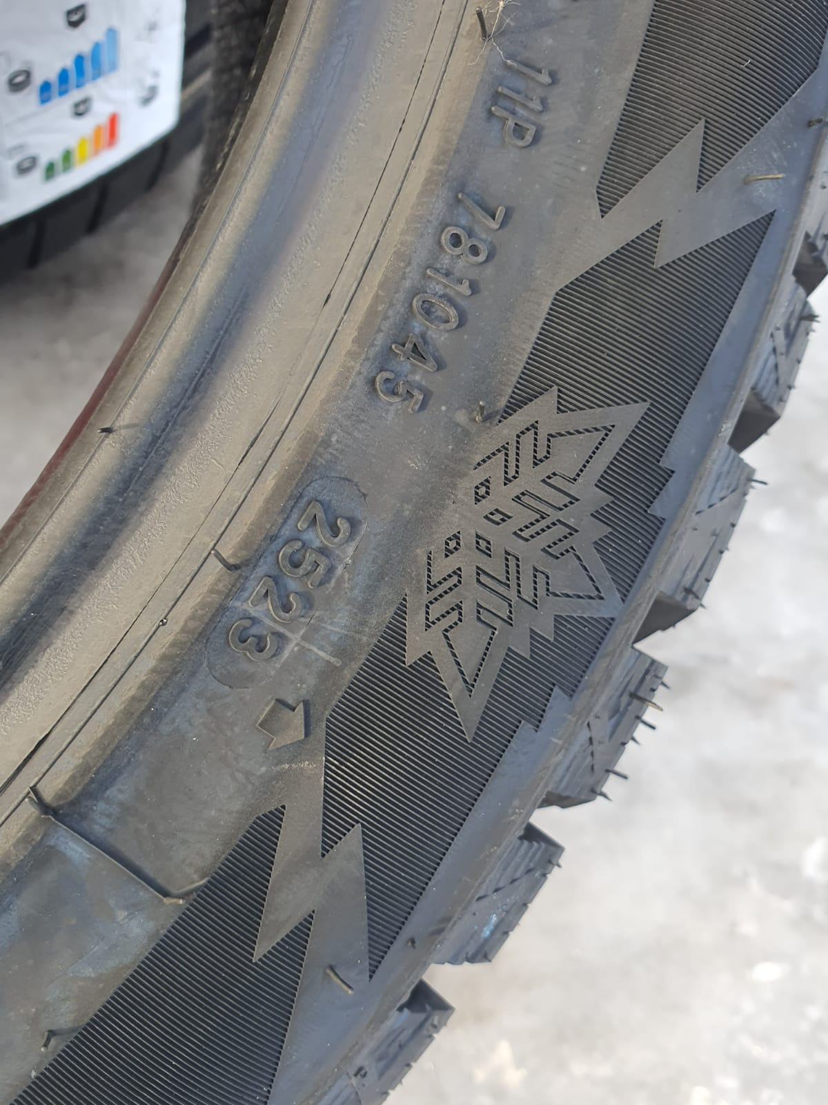 Шипованные шины в типоразмeрe 245/45 R20 ROYAL BLAСK ROYALSТUD II ...