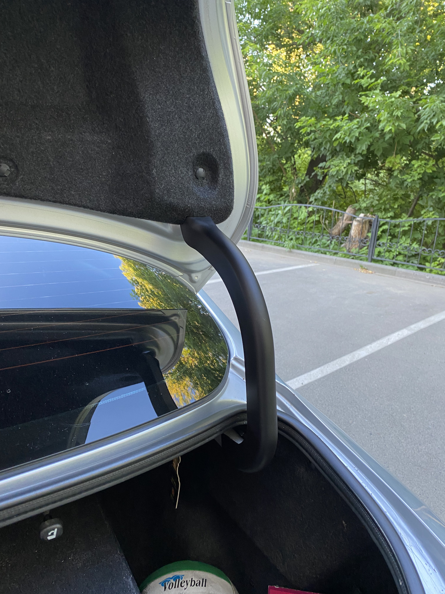 Накладки на петли багажника и обшивка в багажник — Toyota Camry (XV40 ...