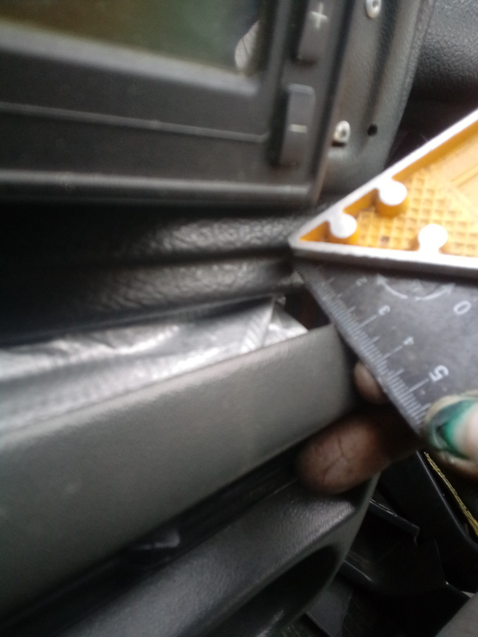 Поменял с другой стороны. Тут уже мешает 2,5 см. — Lada 2120 Надежда