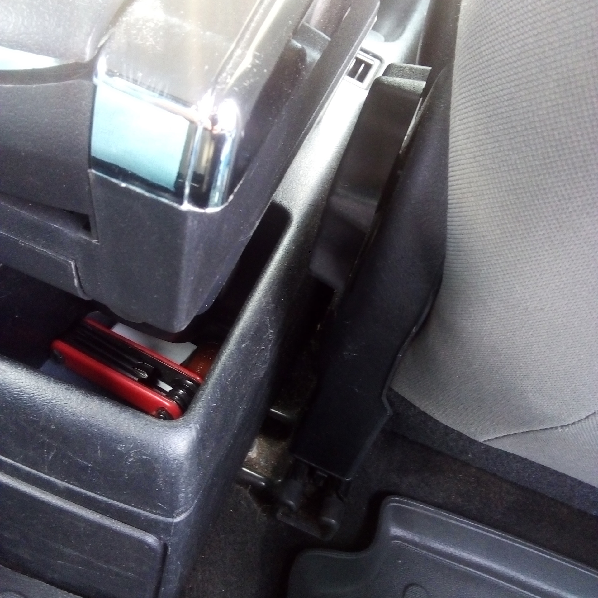 Нештатный подлокотник — Mitsubishi Space Star, 1,6 л, 2004 года ...